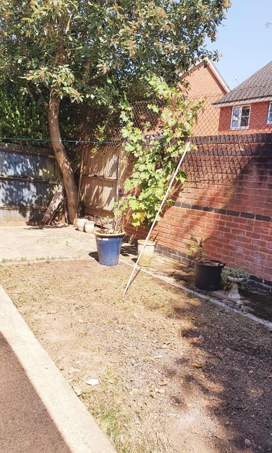 1 Bedroom Apartment Close To Slough Train Station ภายนอก รูปภาพ