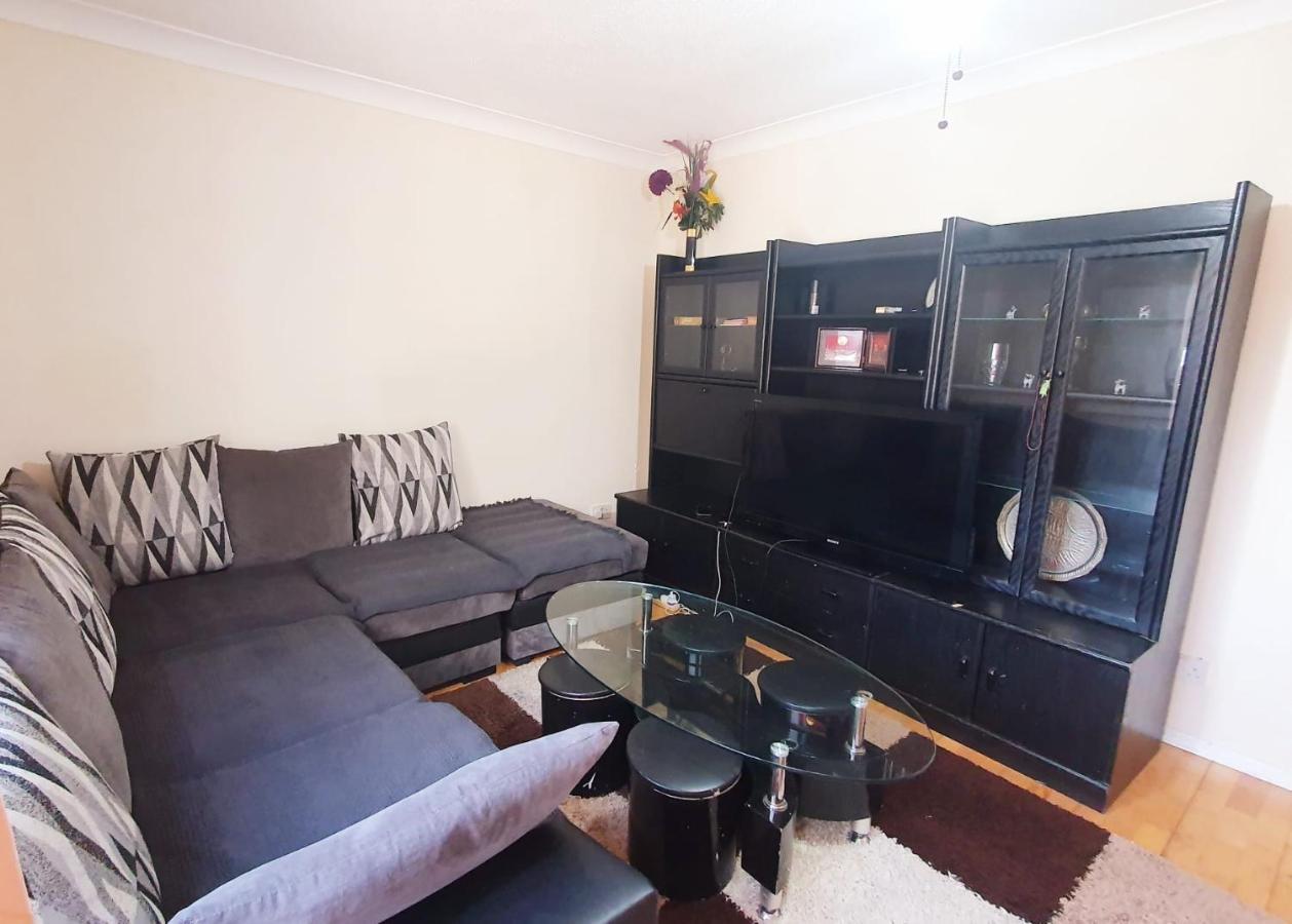 1 Bedroom Apartment Close To Slough Train Station ภายนอก รูปภาพ