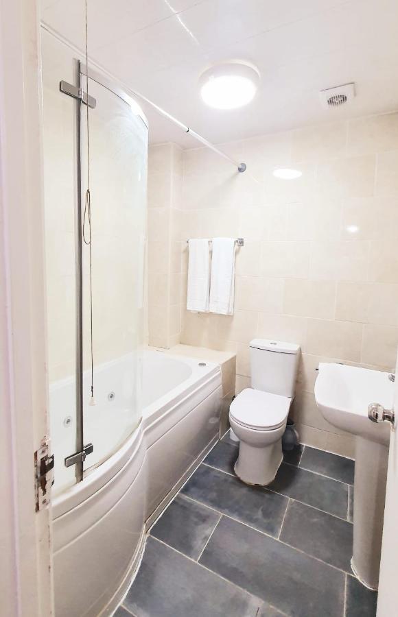 1 Bedroom Apartment Close To Slough Train Station ภายนอก รูปภาพ
