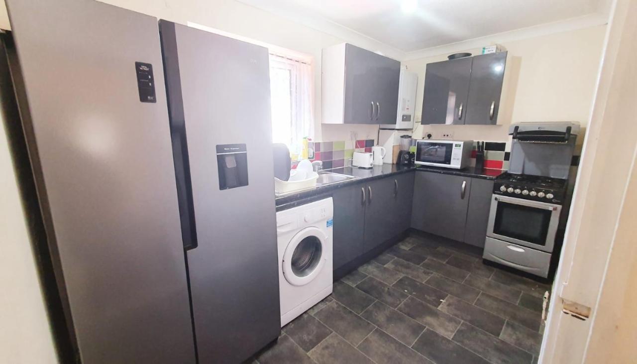 1 Bedroom Apartment Close To Slough Train Station ภายนอก รูปภาพ