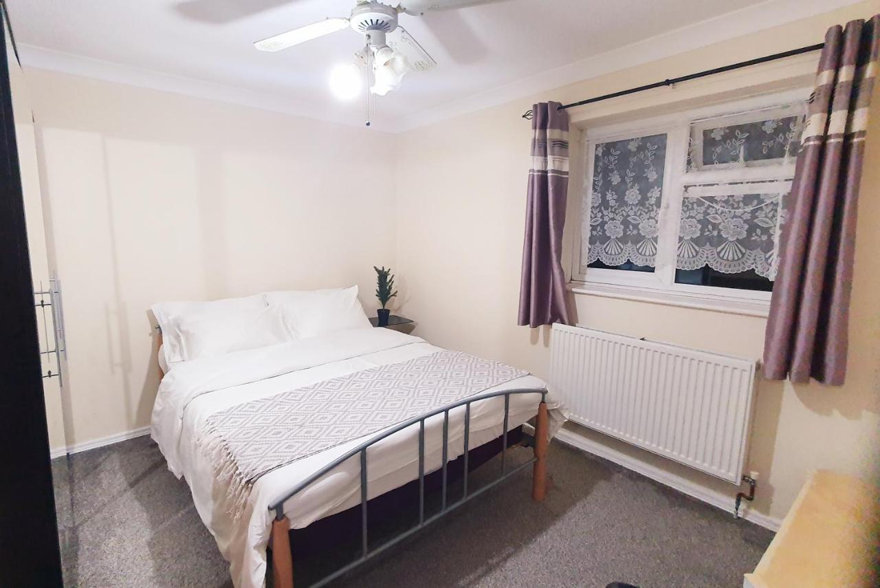 1 Bedroom Apartment Close To Slough Train Station ภายนอก รูปภาพ