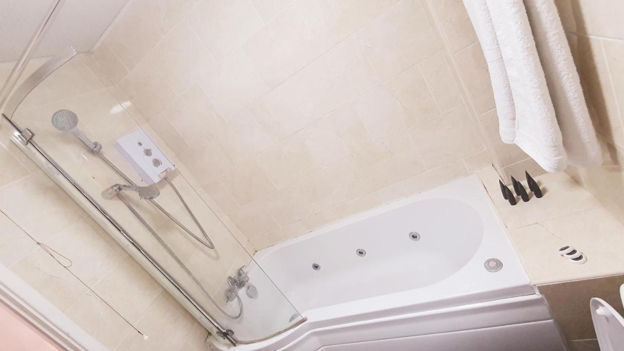 1 Bedroom Apartment Close To Slough Train Station ภายนอก รูปภาพ