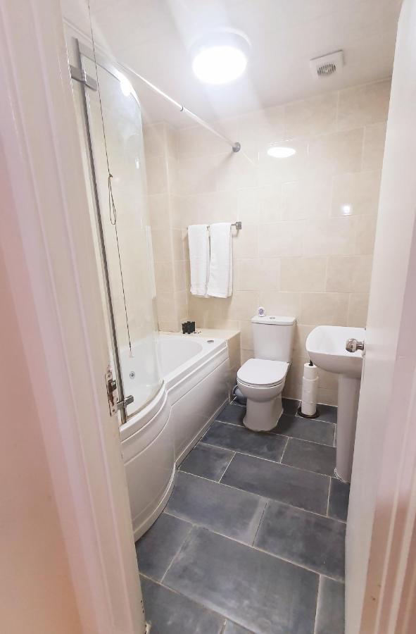 1 Bedroom Apartment Close To Slough Train Station ภายนอก รูปภาพ