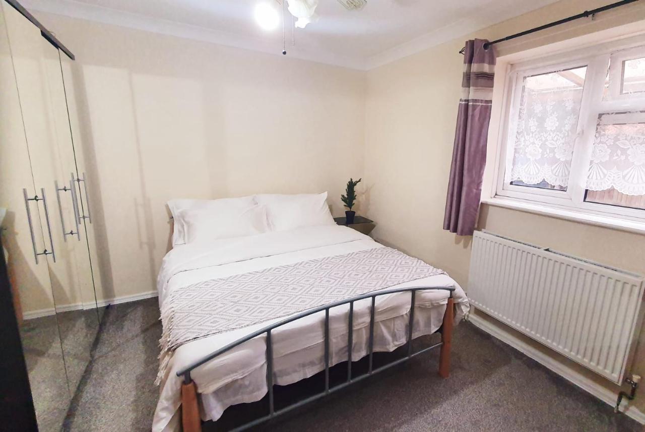 1 Bedroom Apartment Close To Slough Train Station ภายนอก รูปภาพ